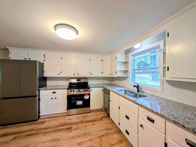 Building Photo - 2529 Main St