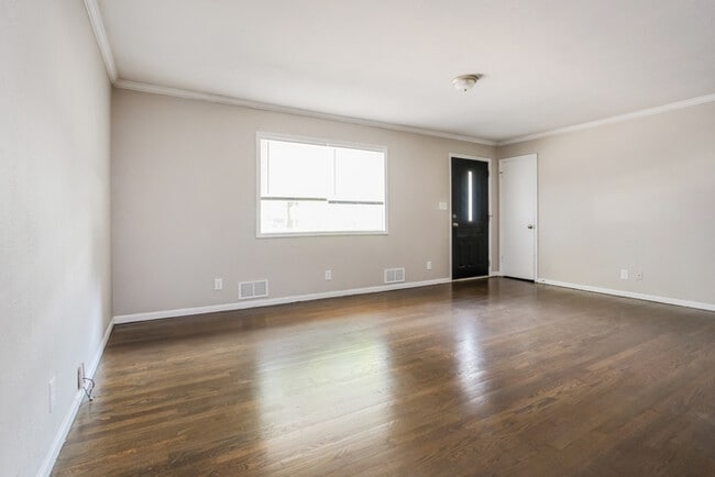 Building Photo - 904 NE 67th St