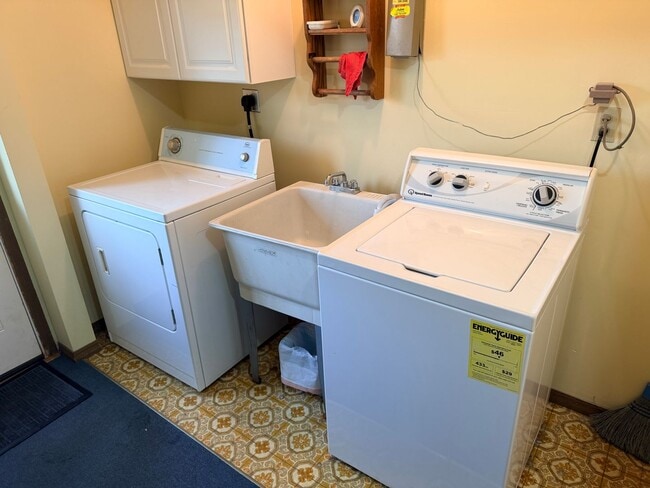 Building Photo - 806 Kentwood Dr