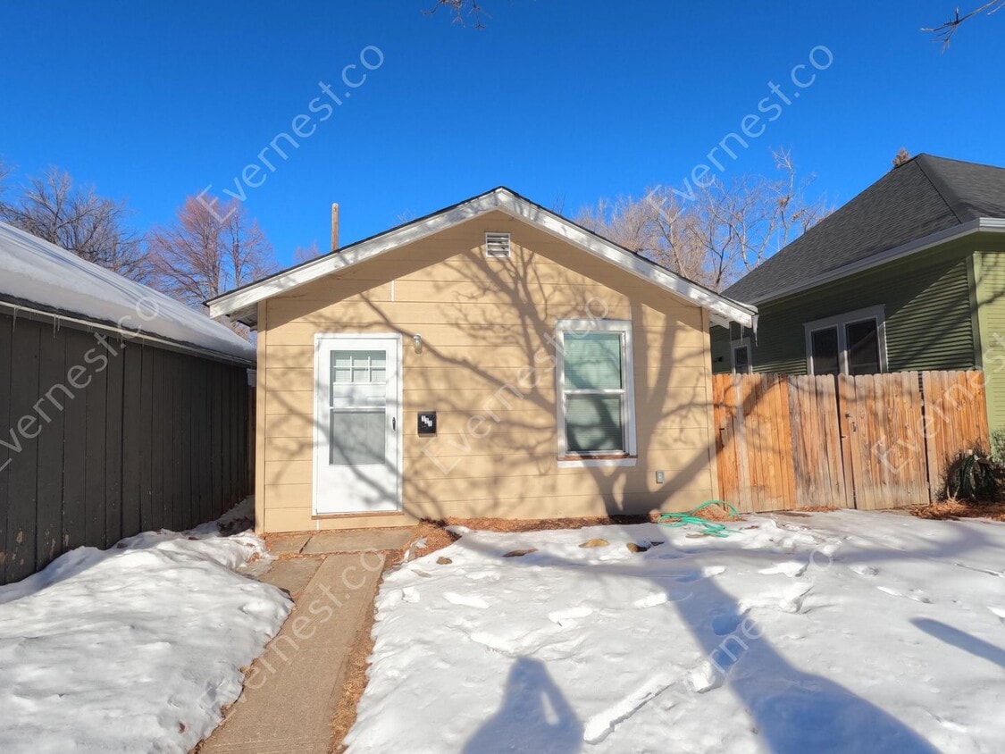 Primary Photo - Lovely 1-Bedroom Haven in Prime Location /...