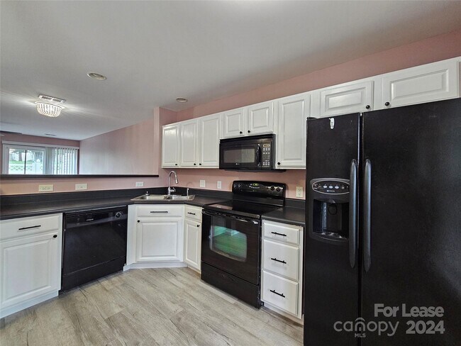 Building Photo - 1545 Maypine Commons Way