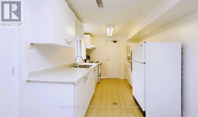 Photo du bâtiment - 4145-4145 Quaker Hill Dr