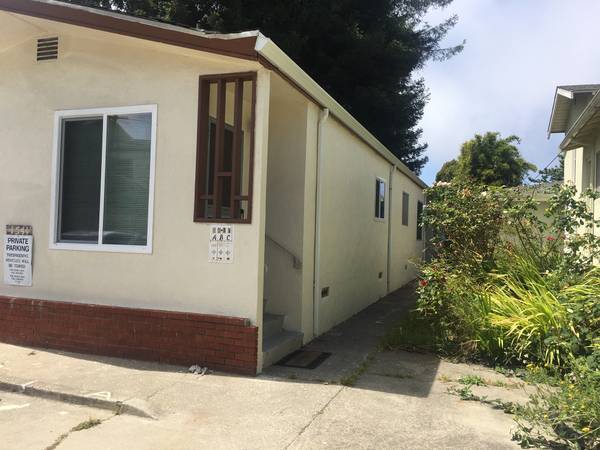 Foto principal - 1541 Derby St