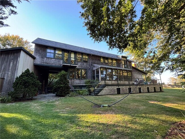 Foto del edificio - 192 Racquet Rd