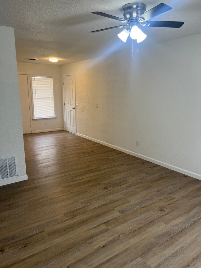 Foto del edificio - 2403 N Osage St