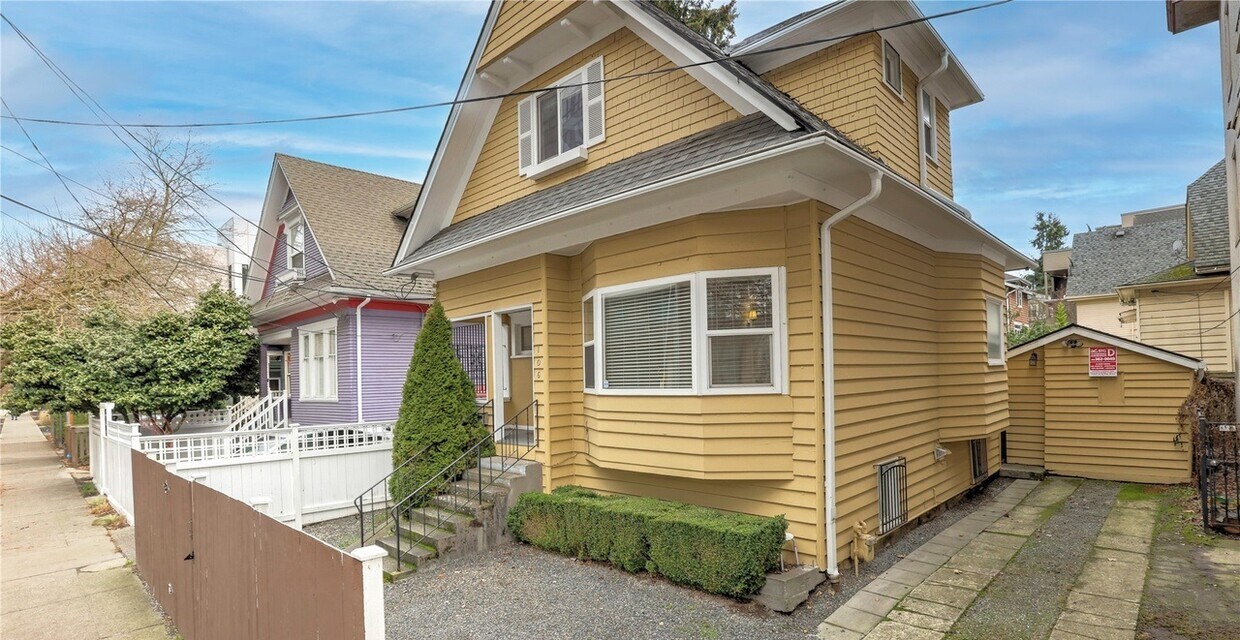 Primary Photo - 106 10th Ave E