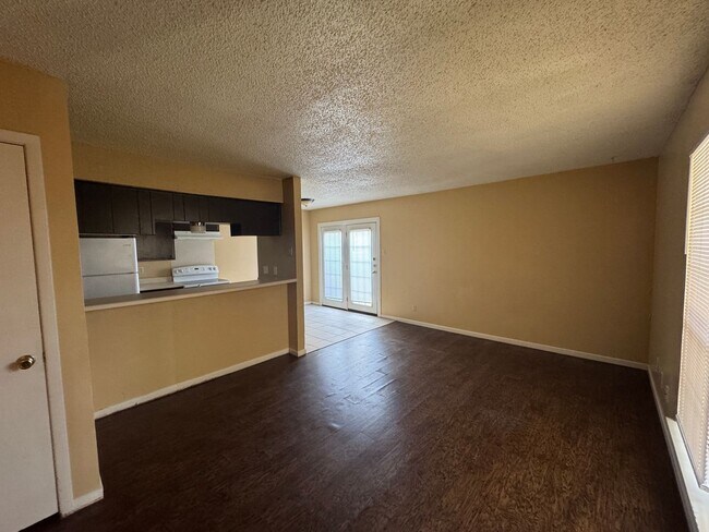 Foto del edificio - 1102 Covey Ln