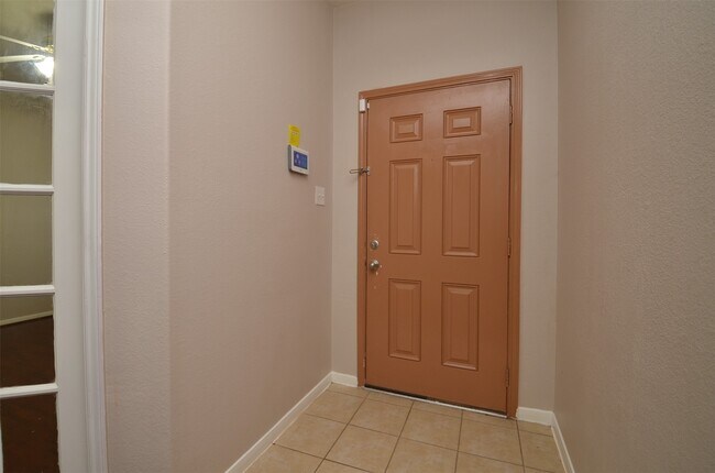 Foto del edificio - 2707 Roaring Oaks Ln