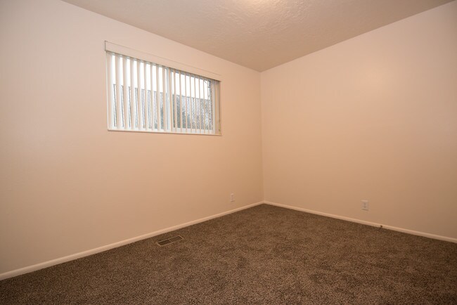 Building Photo - 6 W 1500 S
