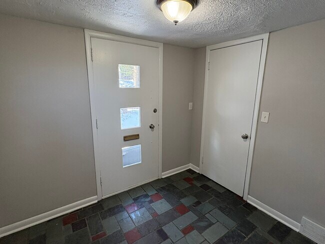 Building Photo - 989 Keystone Dr