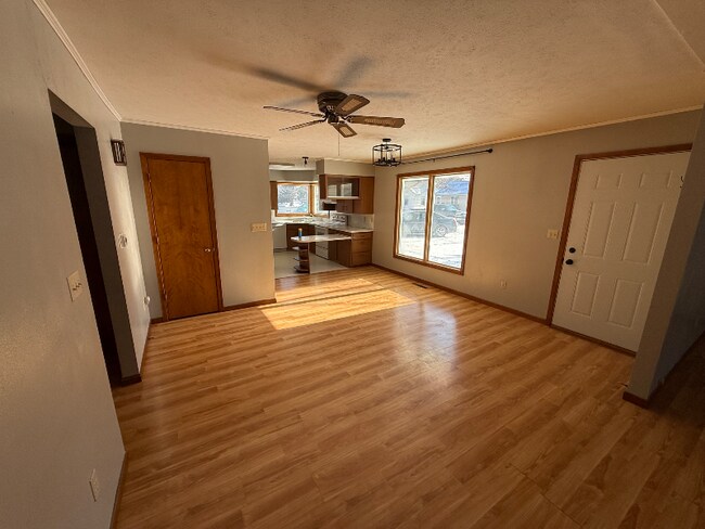 Foto del edificio - 110 N 2nd Ave W