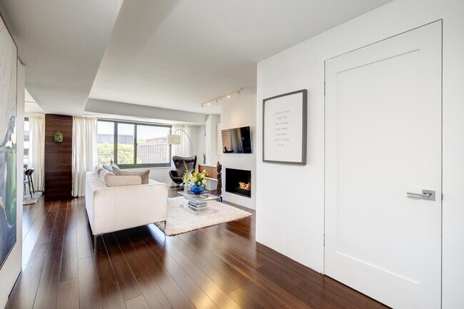 Foto del edificio - 1077 30th St NW