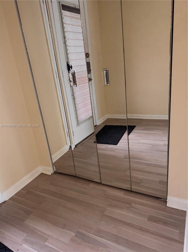 Building Photo - 4950 E Sabal Palm Blvd