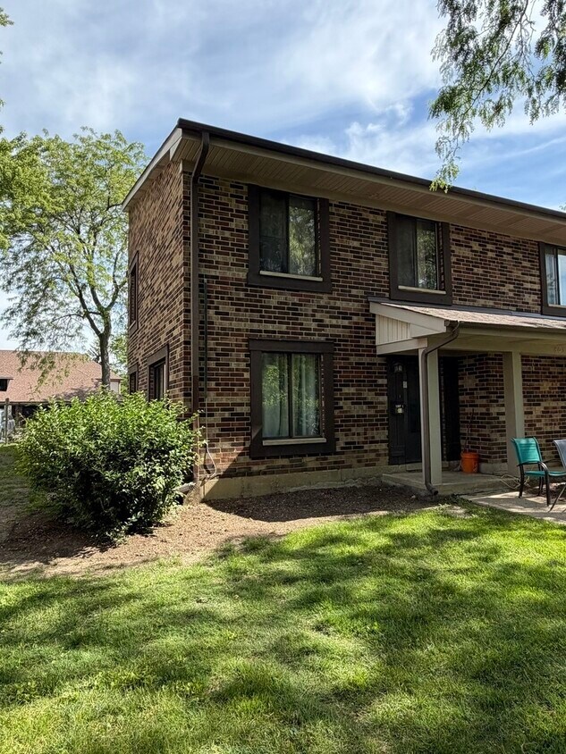 Foto del edificio - 805 Waterview Cir