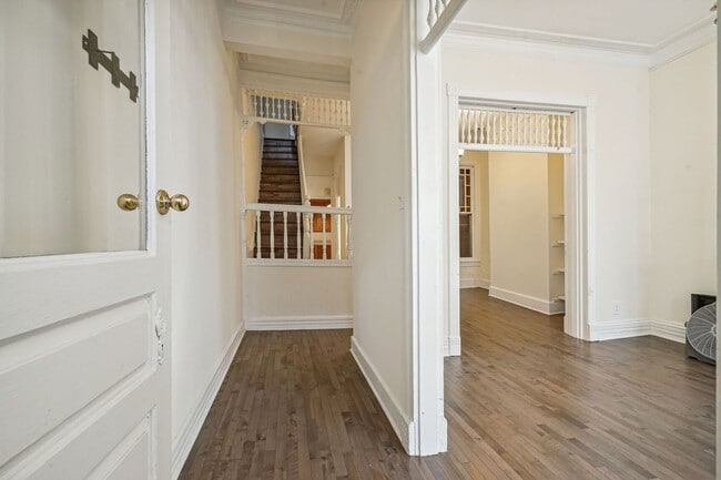 Building Photo - Available Now! 3 bedroom, 1.5 bathrooms hi...