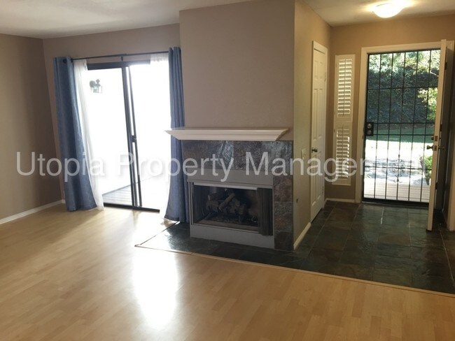 Building Photo - Gorgeous North Clairemont Town-home!!