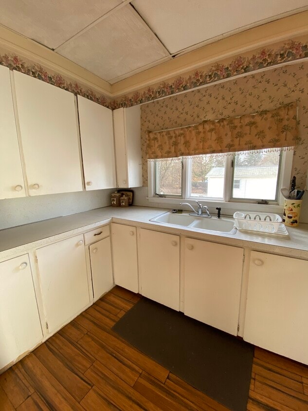 Primary Photo - 35 Barker St