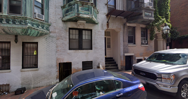 Building Photo - 53 Joy St
