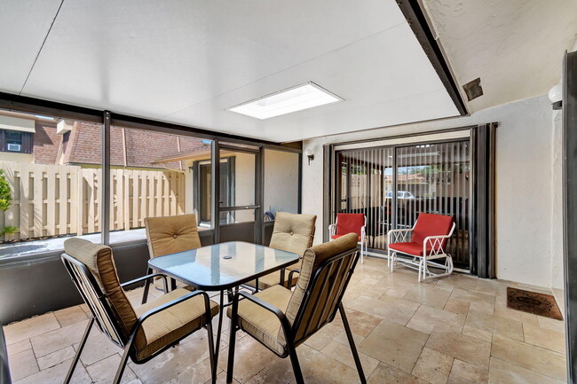 Foto del edificio - 825 NW 29th Ave