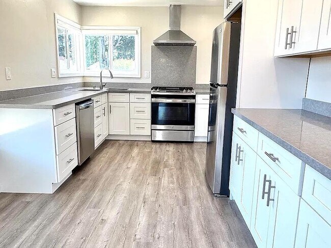 Foto del edificio - 908 Live Oak Dr