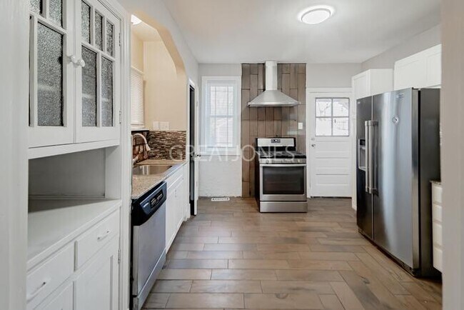 Building Photo - 3315 Osage St