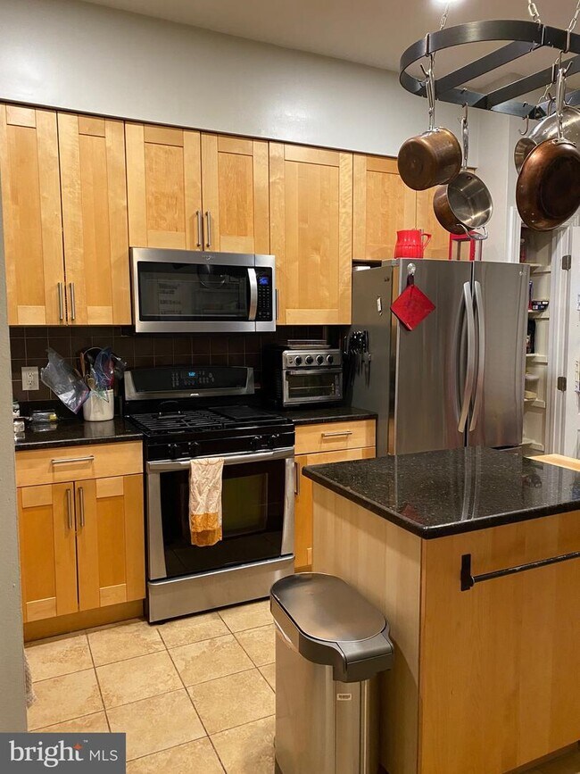 Foto del edificio - 5938 Halpine Rd