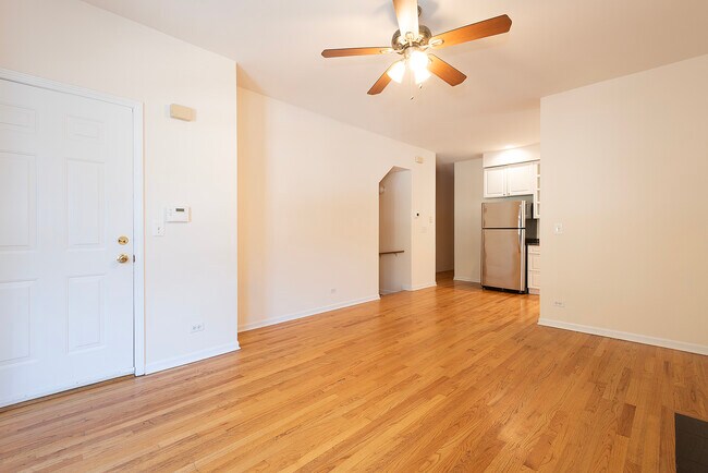 kitchen family room - 1531 N Paulina St