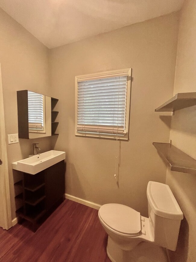 Foto del edificio - 333 W Hutchison St