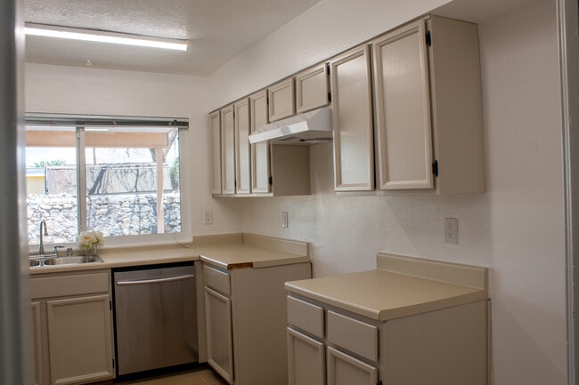 Building Photo - 10709 Lobo Ln