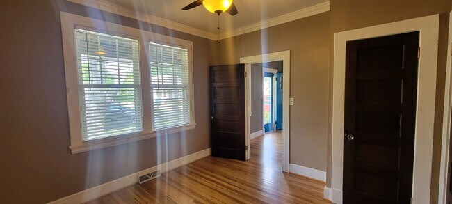 Building Photo - Charming 2 bedroom bungalow in Lakeside/Staples Mill area.
