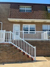 Building Photo - 400 Crestview Dr