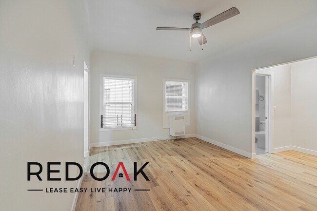 Foto del edificio - ~1 Month FREE~ Excellent Studio with a Bea...