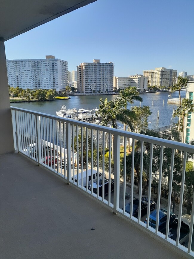 Foto del edificio - 1965 S Ocean Dr