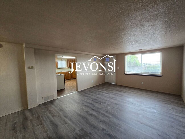 Foto del edificio - 4210 E Hillcrest Dr