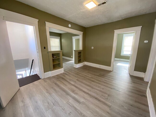 Foto del edificio - 636-638 Fern St Akron Oh 44307 MFH2 .T3