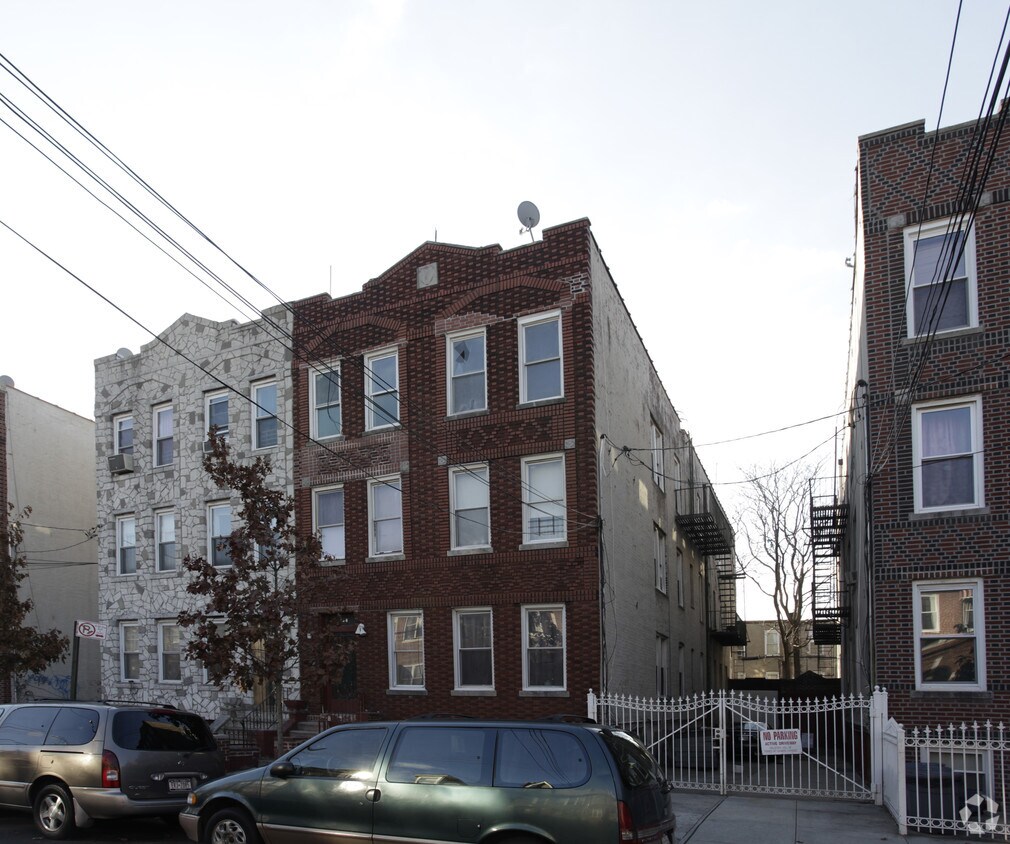 Primary Photo - 136 E 52nd St