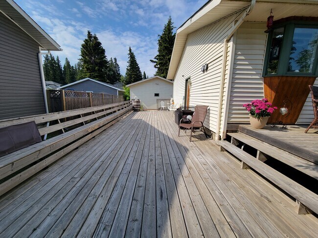 Photo du bâtiment - 221 Birch Ave