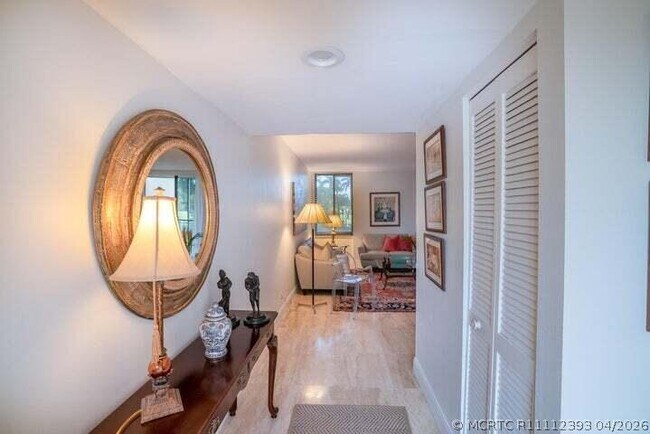 Building Photo - 3205 Bridgewood Dr
