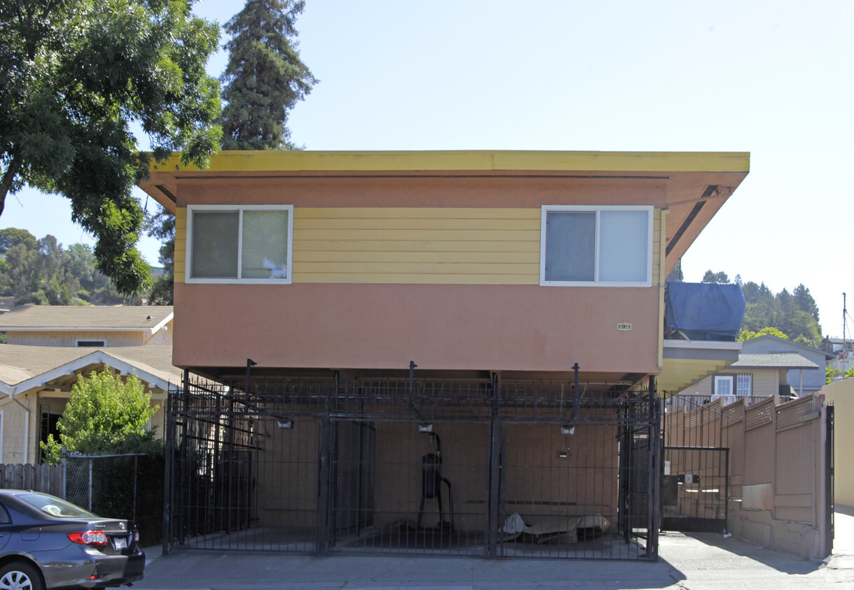 Building Photo - 9136 Macarthur Blvd