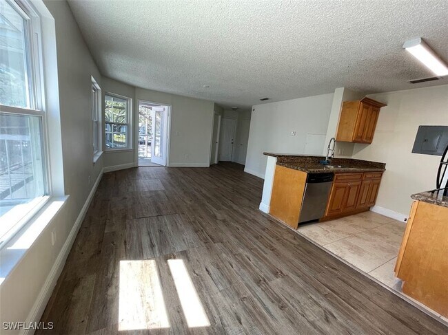 Foto del edificio - 2585 Grassy Point Dr