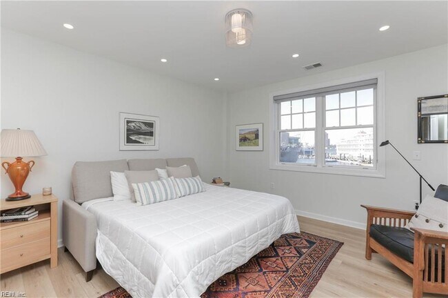 Foto del edificio - 305 Brooke Ave