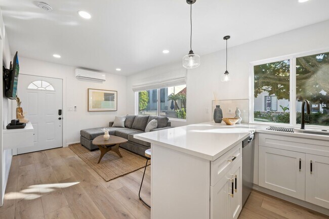 Foto del edificio - Fully furnished 1 bed 1 bath in Mission Beach.