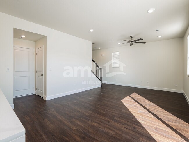 Foto del edificio - 6460 Intuition Ln