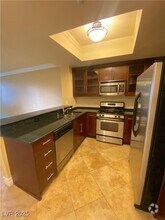 Building Photo - 220 E Flamingo Rd