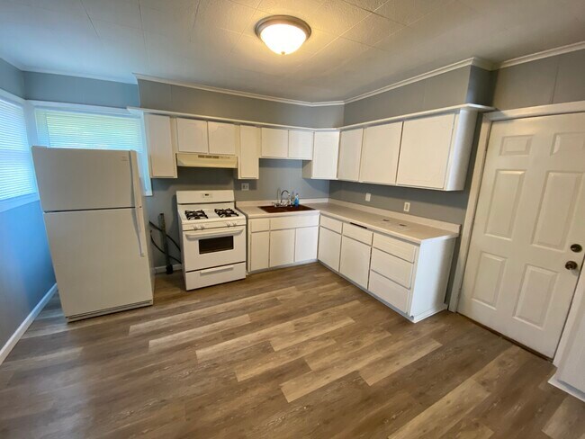 Foto del edificio - 711 Highland Ave