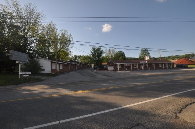 Building Photo - 616 E Main St
