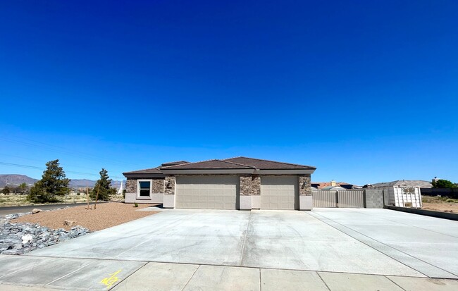 Building Photo - Beautiful 2024 Built 3 Bedroom 2 Bath Home...