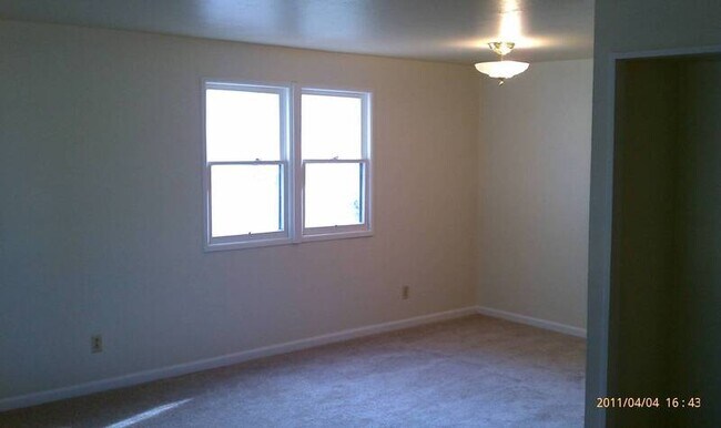 Building Photo - 2604 Robin Dr