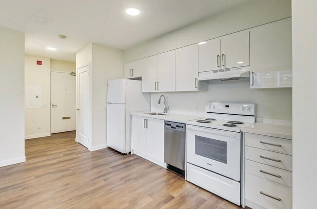 Building Photo - 1130 Wilson Ave