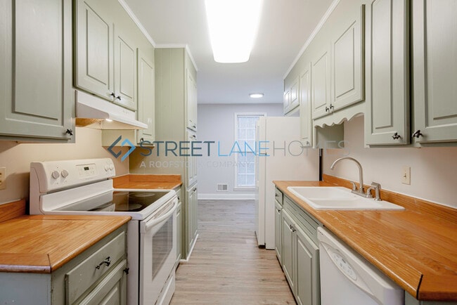 Building Photo - $200 off first month or Amazon Gift Card b...